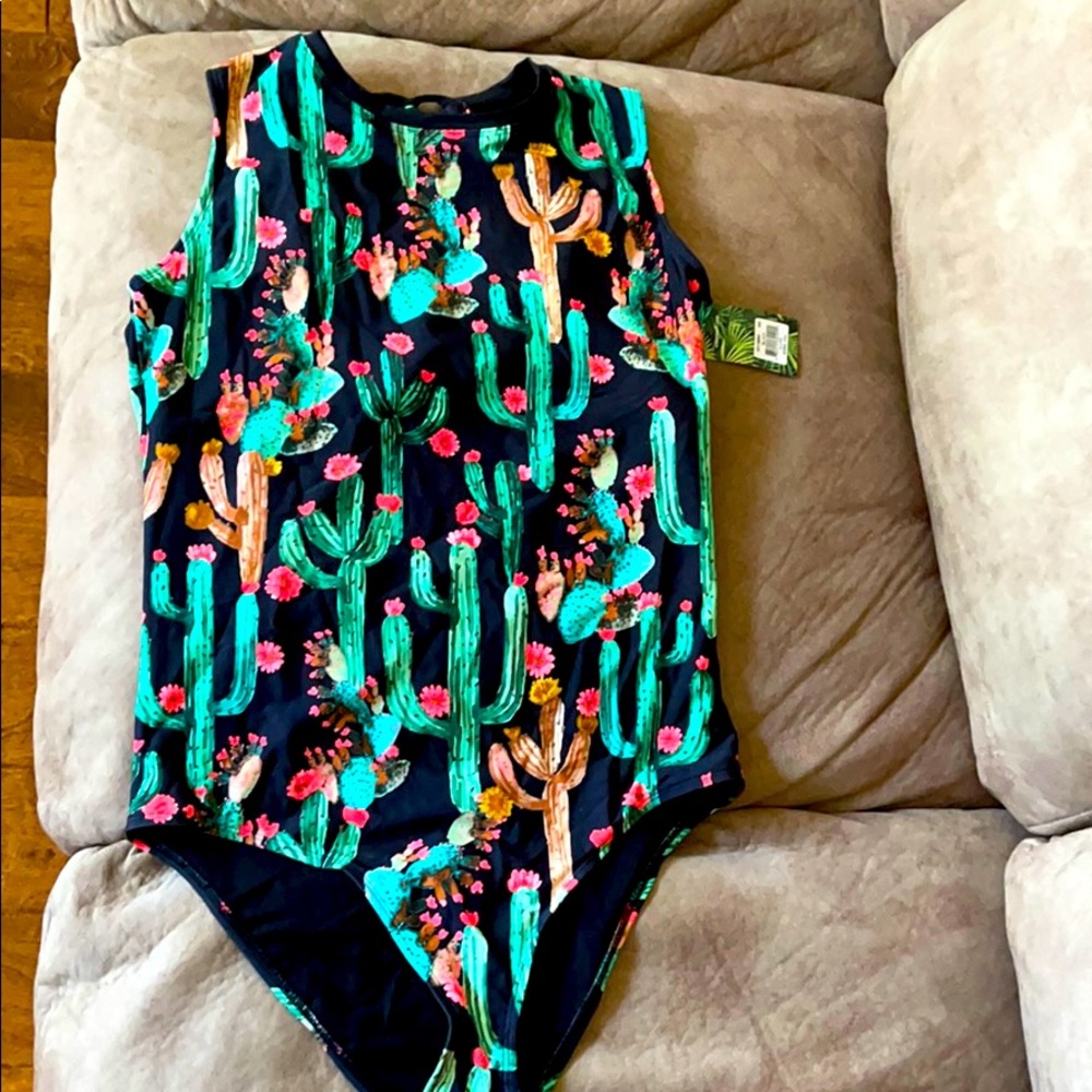 Women’s Victoria Secret sz XL swimsuit.